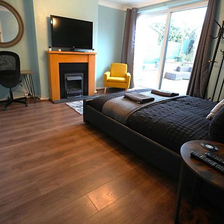 Detached Homestay - Super, King & Double Rooms - Leyland, Preston, Chorley, Lancashire Esterno foto